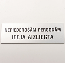 &quot;Nepiederošām personām ieeja aizliegta&quot;